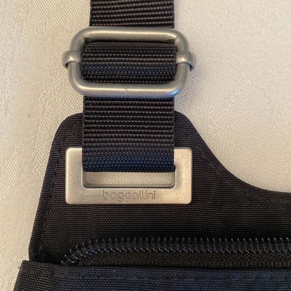Baggallini Cross Body Bag Small Black Fabric - Picture 15 of 16